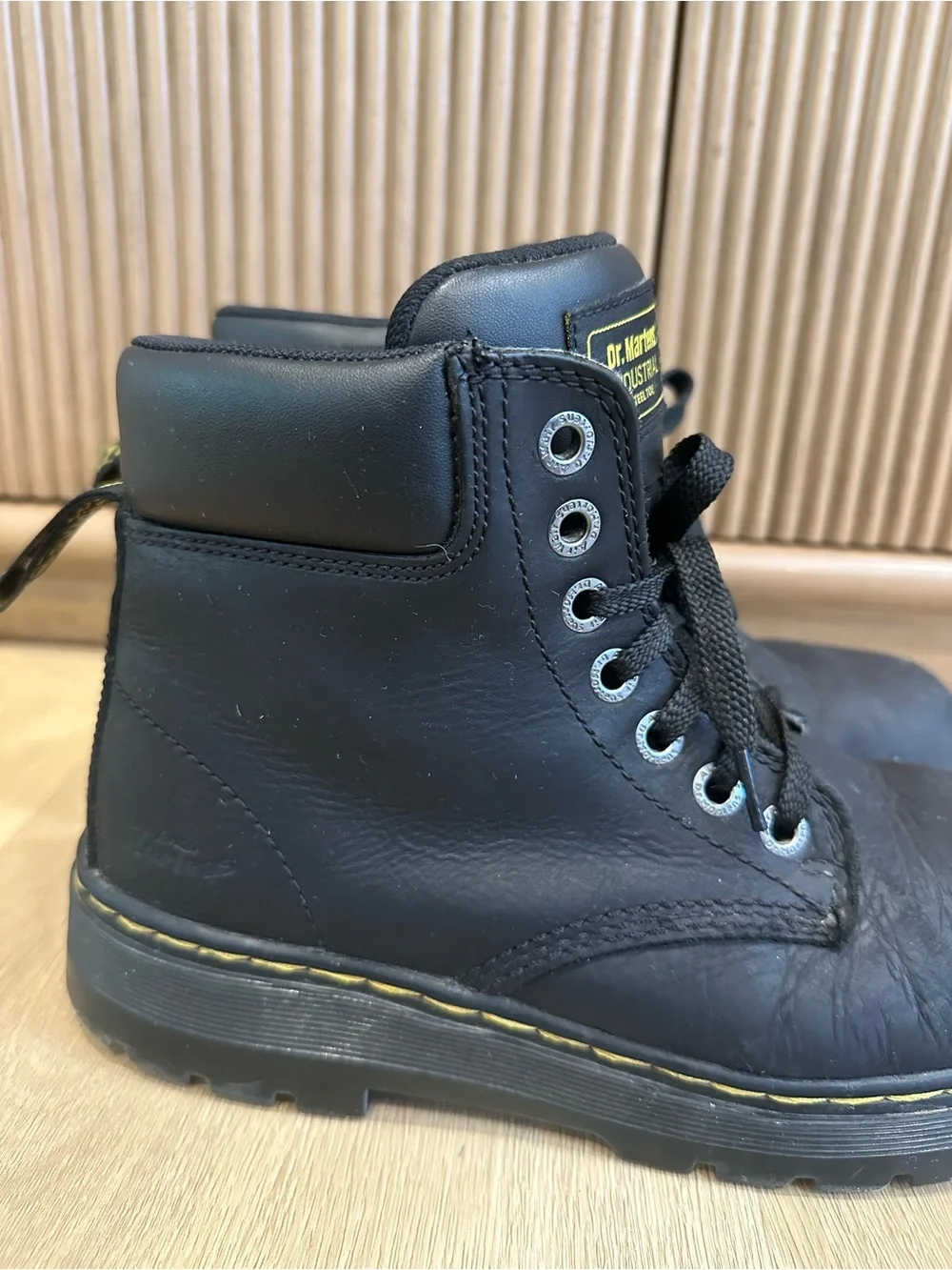 Dr. Martens Men’s Black Leather Work Boots Steel toe Slip Resistant size 9 men